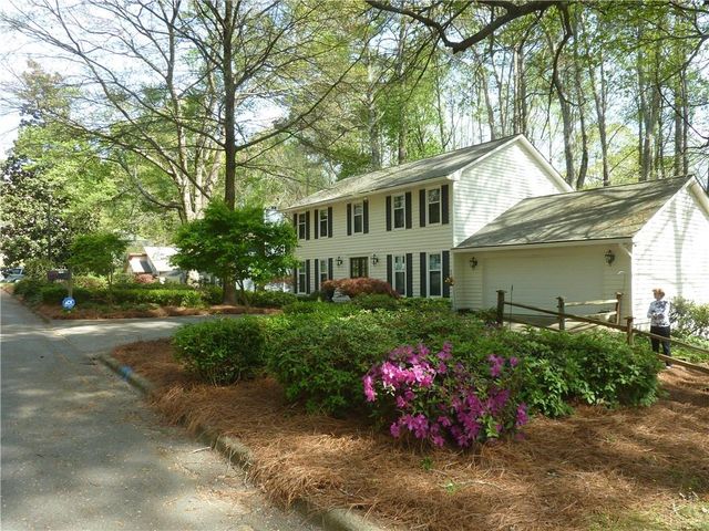 615 Lake Forest Court, Roswell, GA 30076