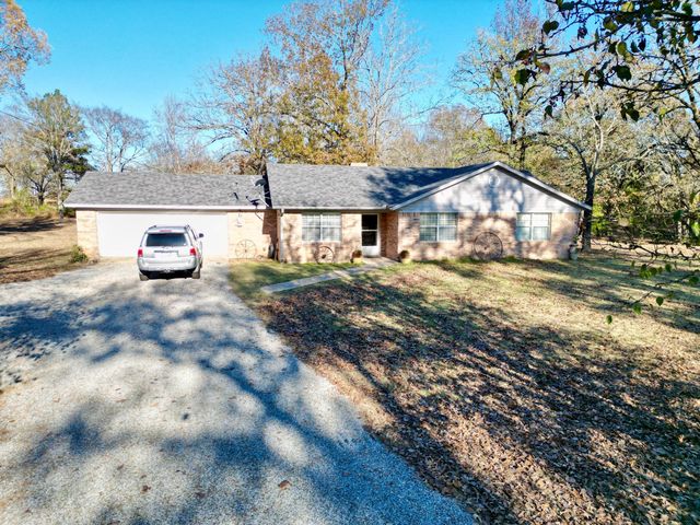 152 County Road 45850, Blossom, TX 75416