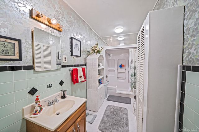 4 W William Street, Bay Shore, NY 11706