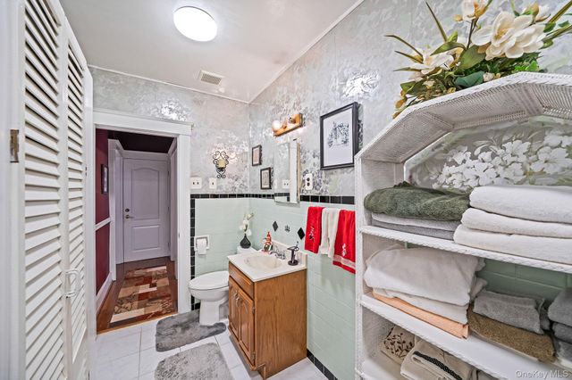 4 W William Street, Bay Shore, NY 11706