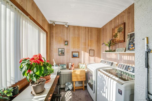 4 W William Street, Bay Shore, NY 11706