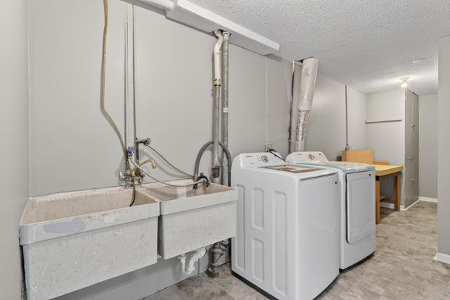 8941 48th Avenue N, New Hope, MN 55428