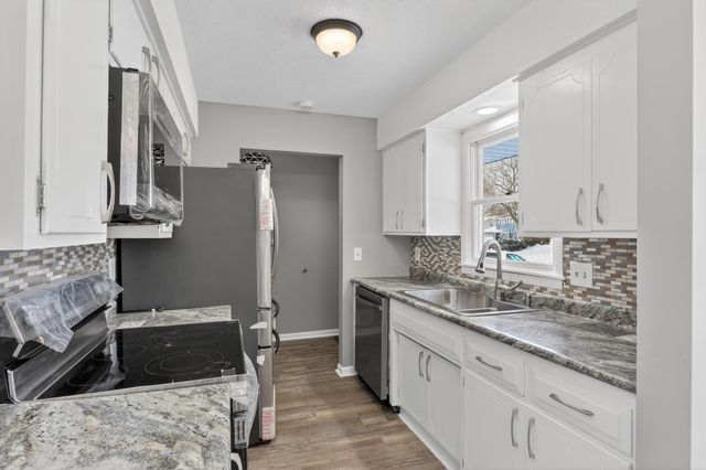 8941 48th Avenue N, New Hope, MN 55428