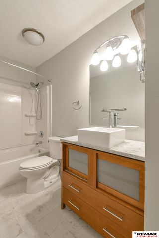 5306 W Cleveland Avenue, Lincoln, NE 68524