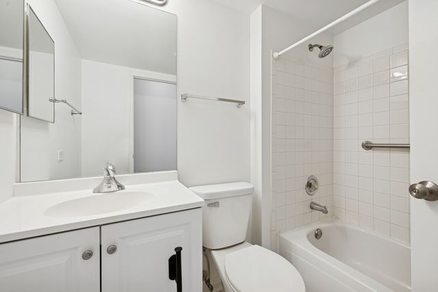 235 Crestview Drive A, Wauconda, IL 60084