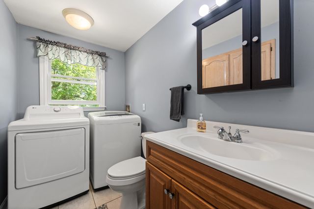 56 Barry Highlands Road, Danbury, NH 03230