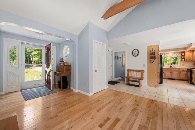 56 Barry Highlands Road, Danbury, NH 03230