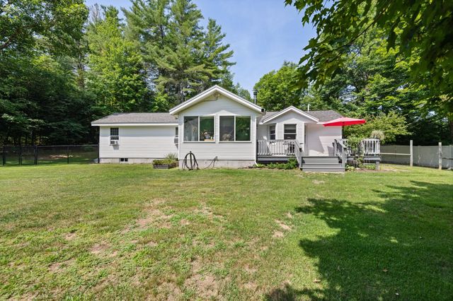 56 Barry Highlands Road, Danbury, NH 03230