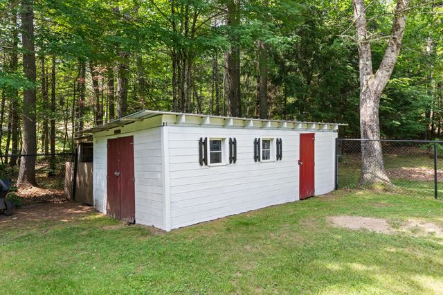 56 Barry Highlands Road, Danbury, NH 03230