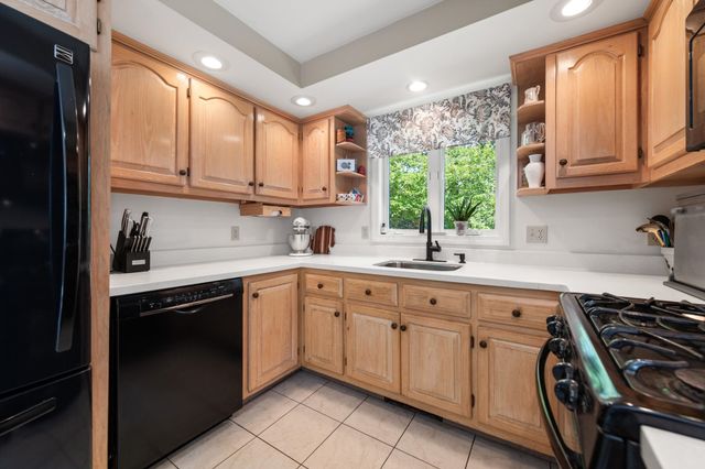 56 Barry Highlands Road, Danbury, NH 03230