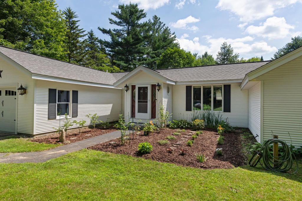 56 Barry Highlands Road, Danbury, NH 03230