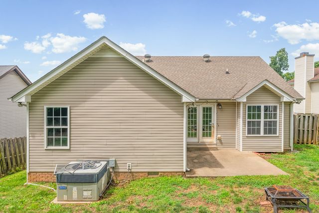 709 Arrowfield Dr, Clarksville, TN 37042