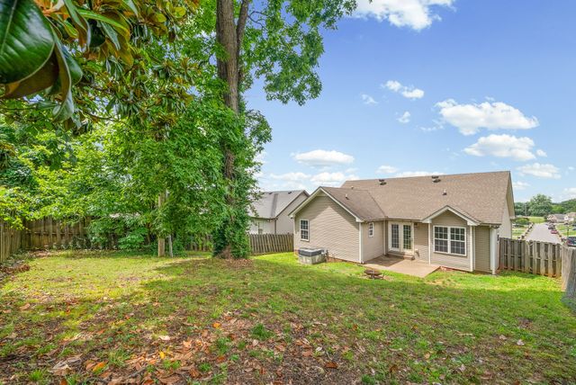 709 Arrowfield Dr, Clarksville, TN 37042