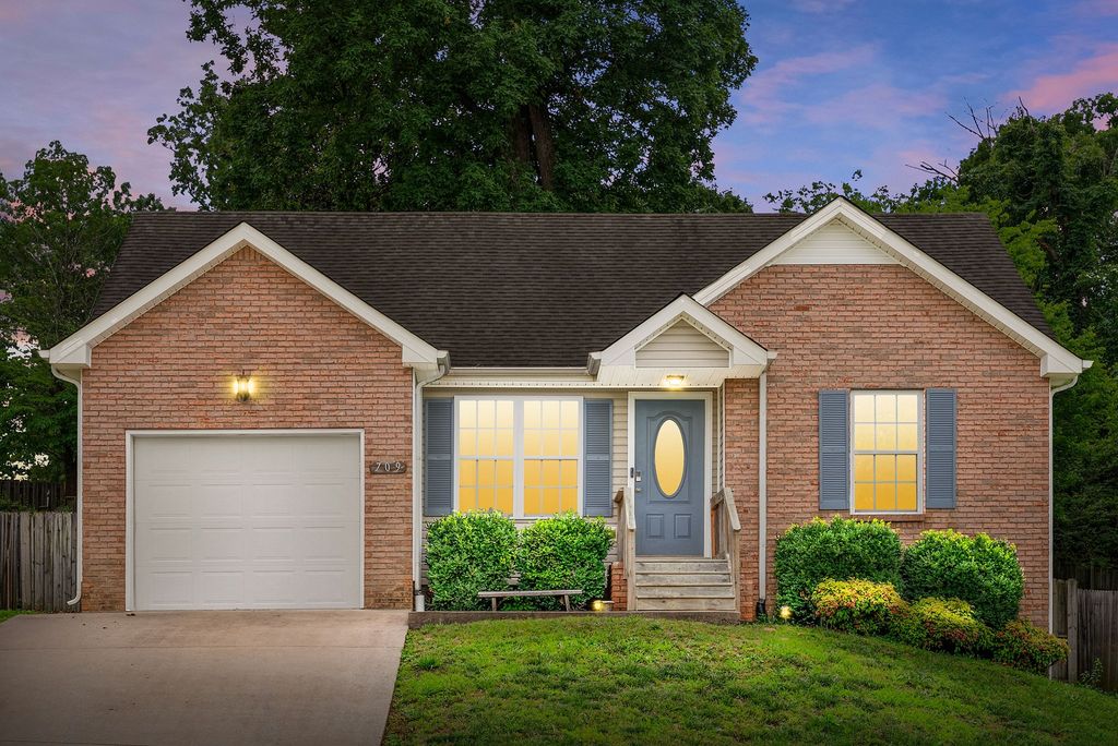 709 Arrowfield Dr, Clarksville, TN 37042