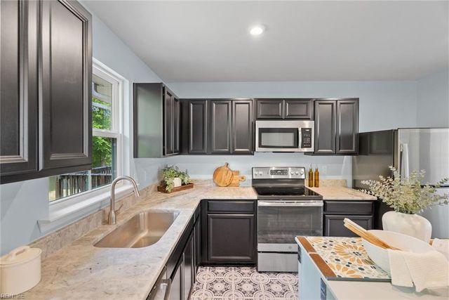 703 Lakeview CV, Smithfield, VA 23430