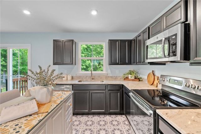 703 Lakeview CV, Smithfield, VA 23430
