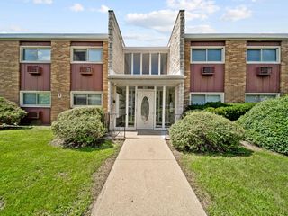 120 Collen Drive 219, Lombard, IL 60148