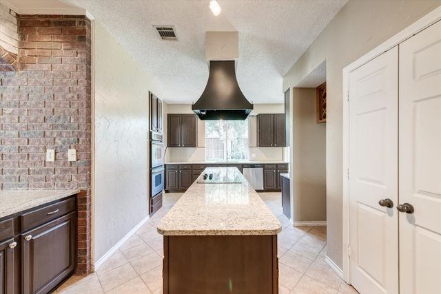 3322 Bridlewood Drive, Grapevine, TX 76051