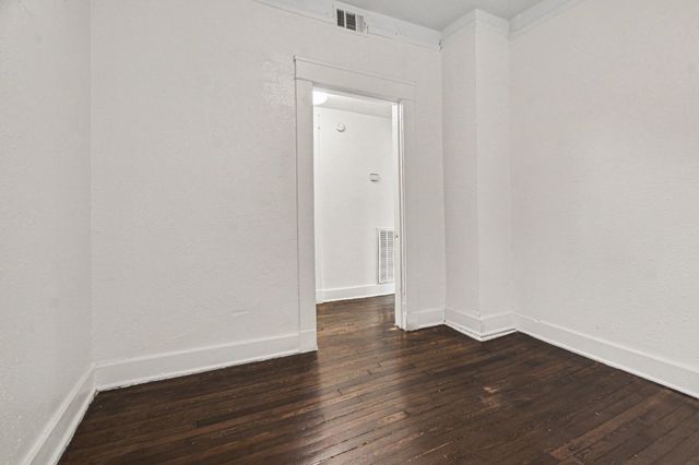 917 N Haskell Avenue E, Dallas, TX 75204