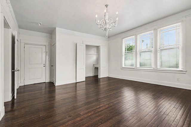 917 N Haskell Avenue E, Dallas, TX 75204