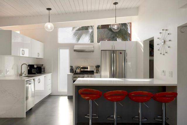 302 E Racquet Club Road, Palm Springs, CA 92262