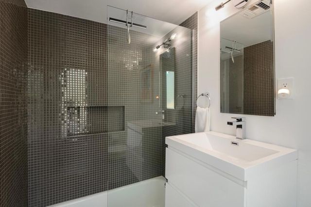 302 E Racquet Club Road, Palm Springs, CA 92262