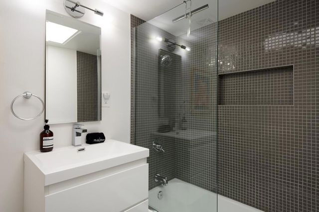 302 E Racquet Club Road, Palm Springs, CA 92262