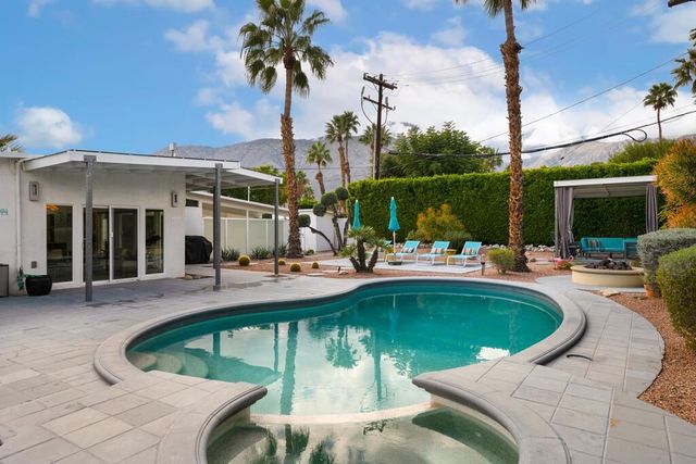 302 E Racquet Club Road, Palm Springs, CA 92262