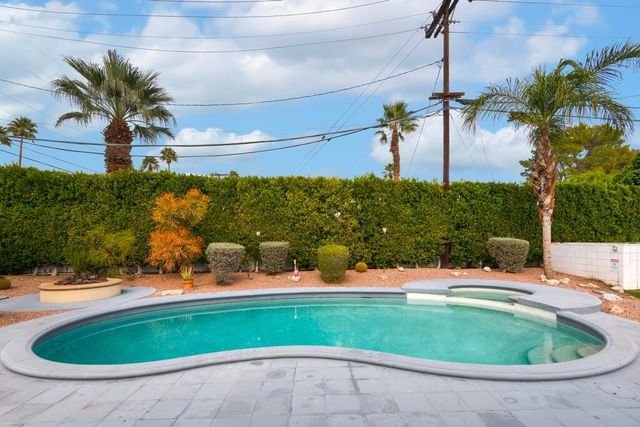 302 E Racquet Club Road, Palm Springs, CA 92262