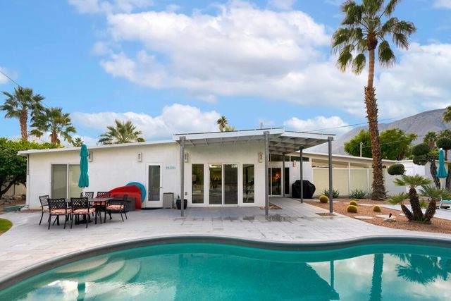 302 E Racquet Club Road, Palm Springs, CA 92262