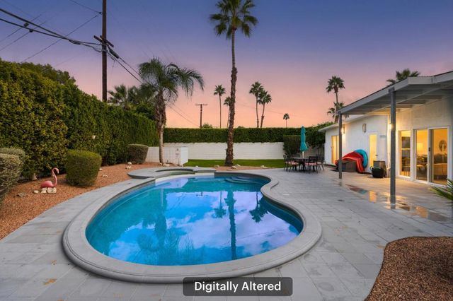 302 E Racquet Club Road, Palm Springs, CA 92262