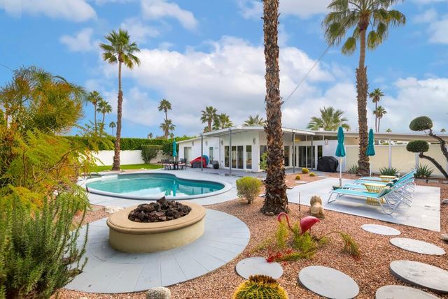 302 E Racquet Club Road, Palm Springs, CA 92262