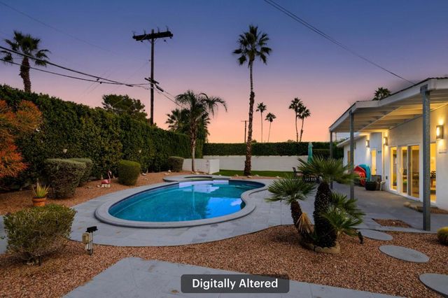 302 E Racquet Club Road, Palm Springs, CA 92262