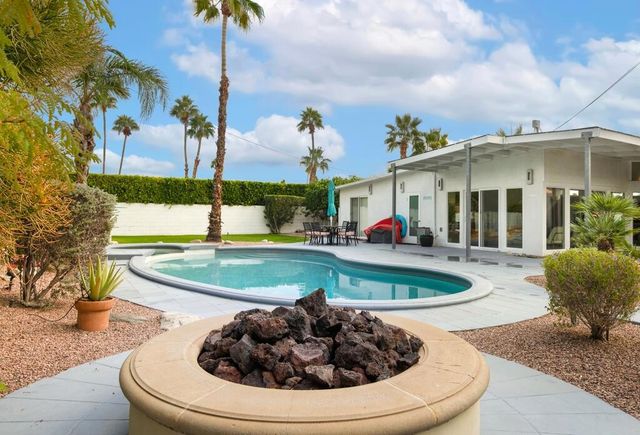 302 E Racquet Club Road, Palm Springs, CA 92262