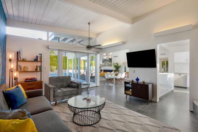 302 E Racquet Club Road, Palm Springs, CA 92262