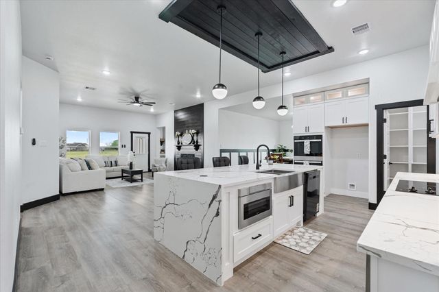 447 Sunset Trail, Angleton, TX 77515
