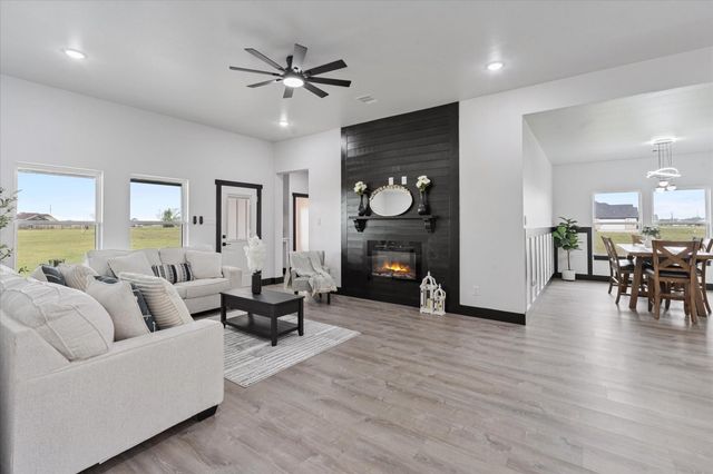 447 Sunset Trail, Angleton, TX 77515