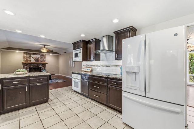 402 Mainberry Drive, Madera, CA 93637