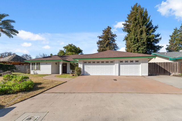 402 Mainberry Drive, Madera, CA 93637