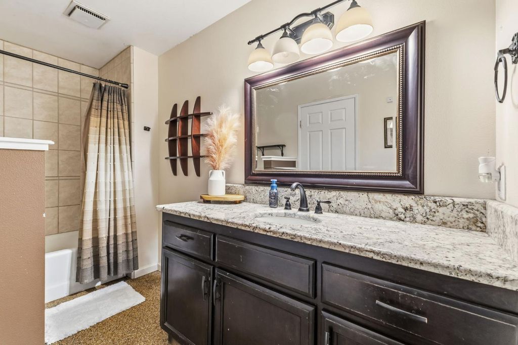 Image 18 of property listing at 402 Mainberry Drive, Madera, CA 93637