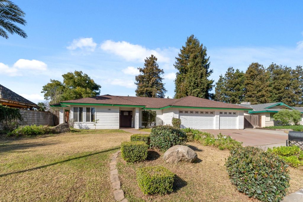 Image 2 of property listing at 402 Mainberry Drive, Madera, CA 93637