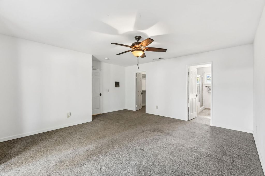 Image 20 of property listing at 402 Mainberry Drive, Madera, CA 93637