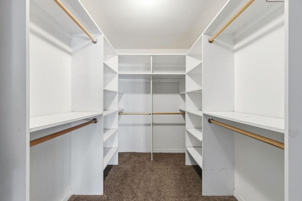 Image 21 of property listing at 402 Mainberry Drive, Madera, CA 93637