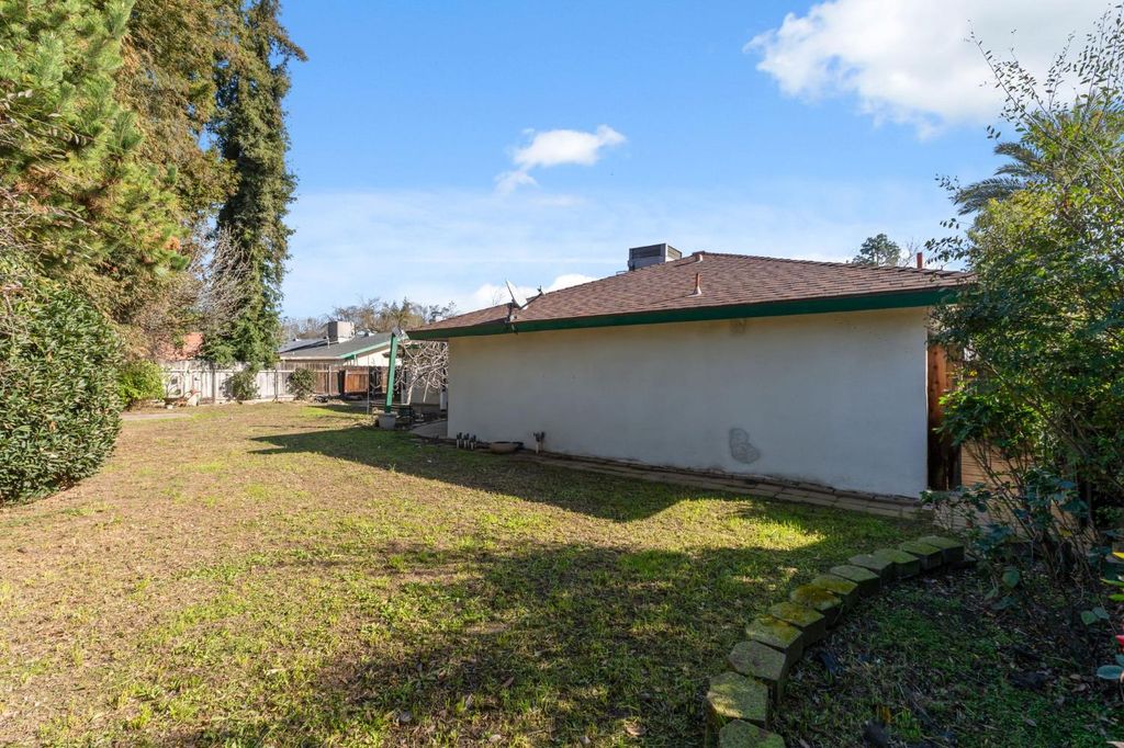 Image 26 of property listing at 402 Mainberry Drive, Madera, CA 93637