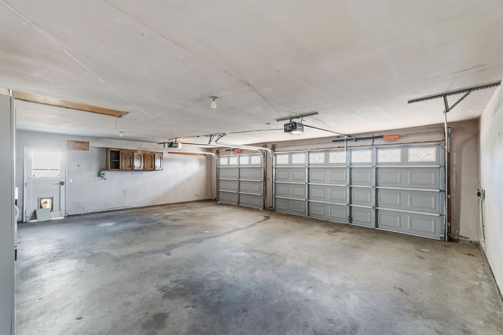 Image 32 of property listing at 402 Mainberry Drive, Madera, CA 93637