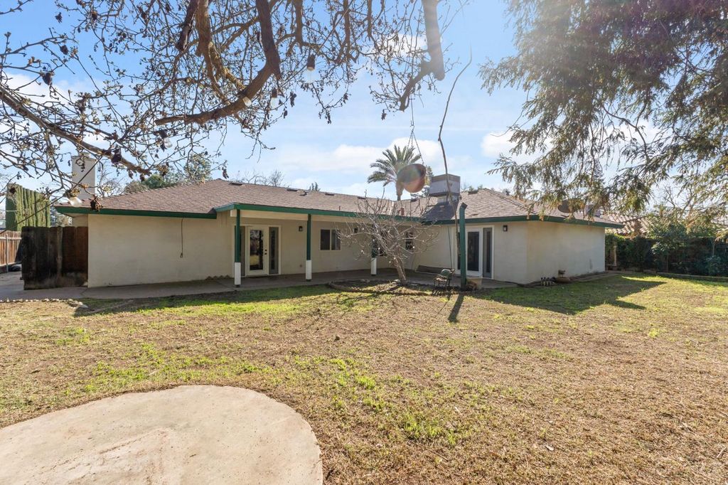 Image 33 of property listing at 402 Mainberry Drive, Madera, CA 93637