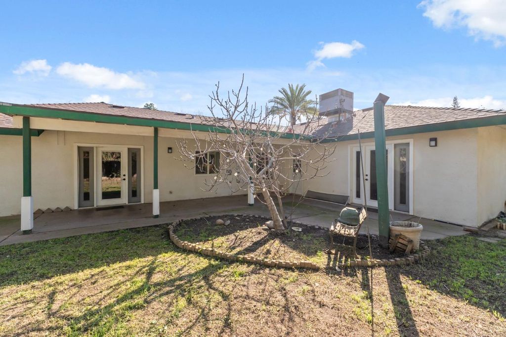 Image 34 of property listing at 402 Mainberry Drive, Madera, CA 93637