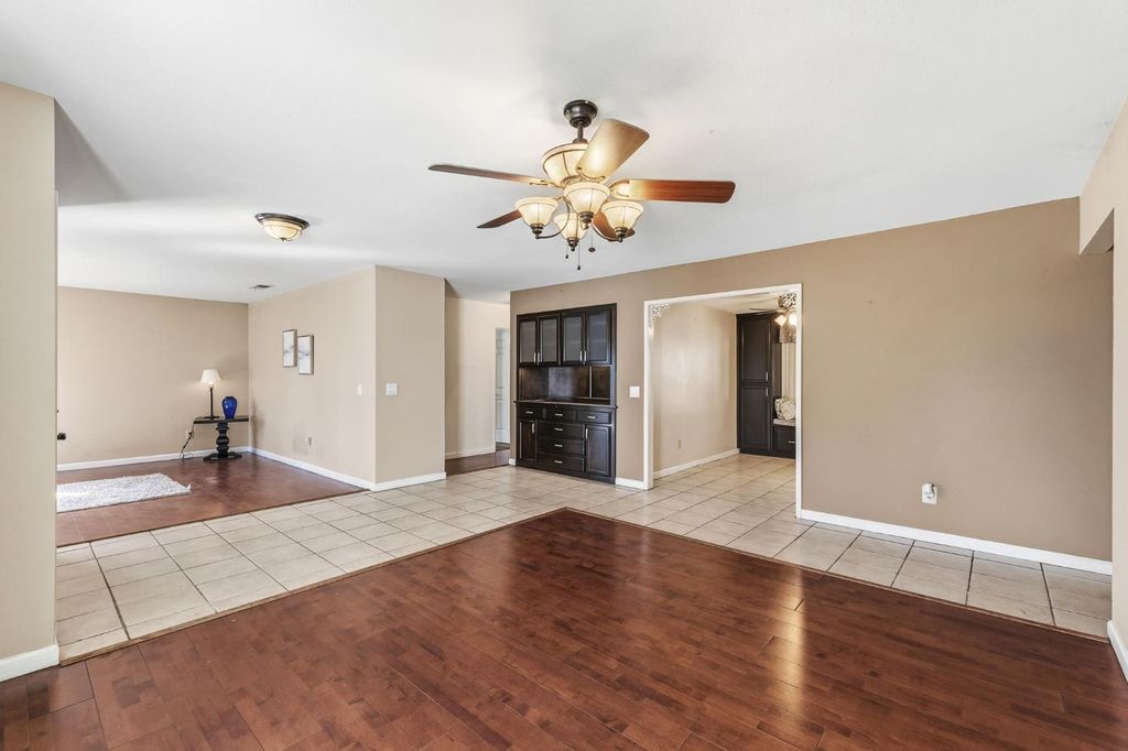 Image 5 of property listing at 402 Mainberry Drive, Madera, CA 93637