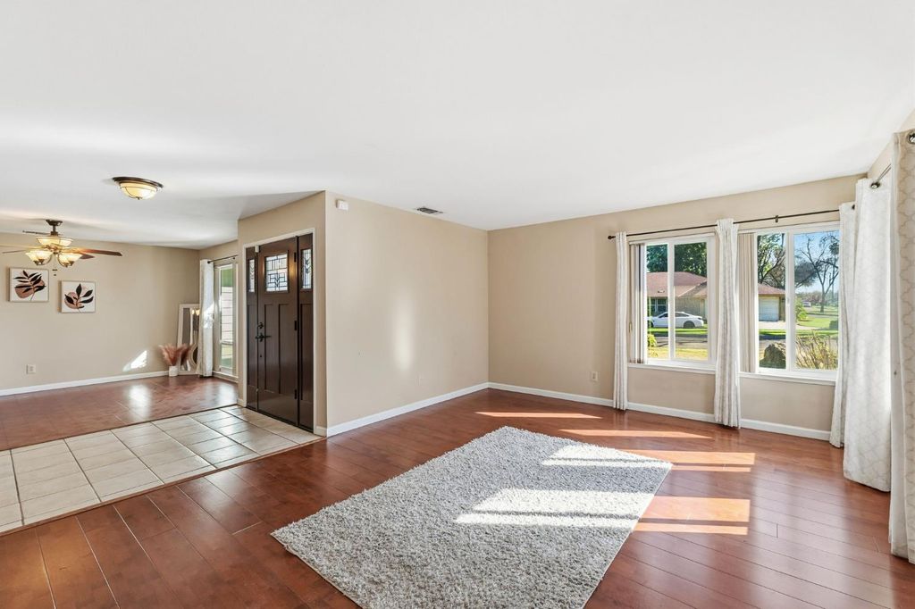 Image 9 of property listing at 402 Mainberry Drive, Madera, CA 93637