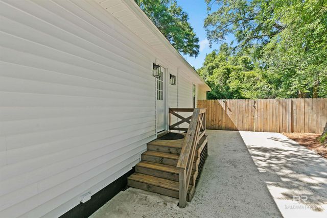 10 N Bayou Oaks Drive, Saraland, AL 36571